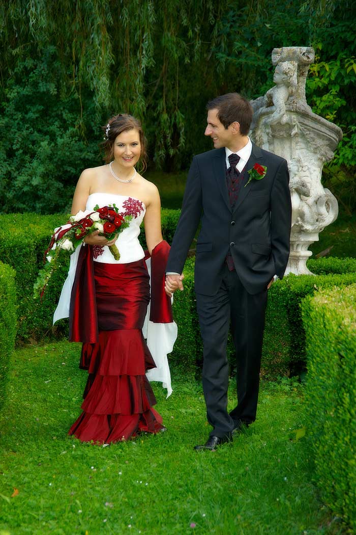 Hochzeit, Brautpaar im schönen Garten - Fotostudio Schreiner